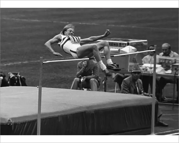 Mary Peters on the way to winning pentathlon gold at the 1972 Munich Olympics