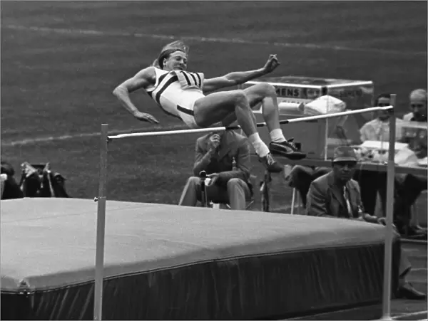 Mary Peters on the way to winning pentathlon gold at the 1972 Munich Olympics