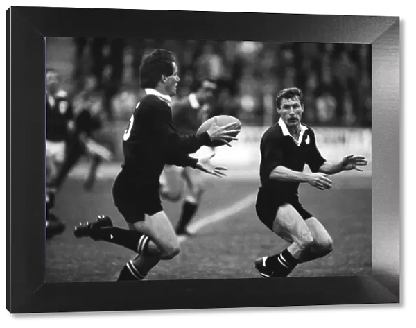 Craig Green passes to All Black teammate Robbie Deans in 1983