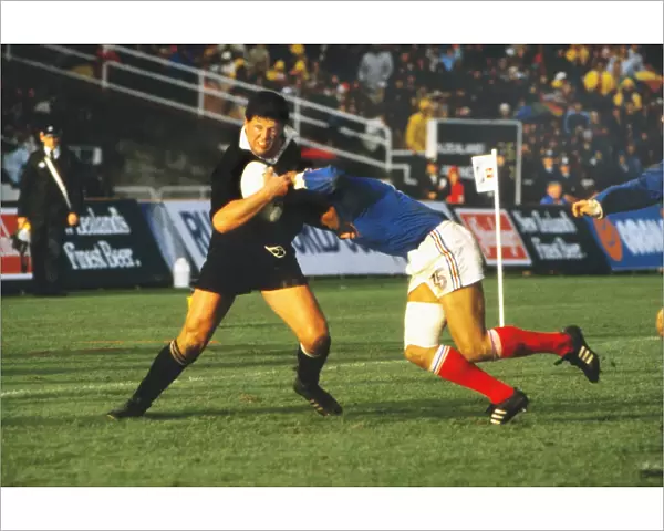Sean Fitzpatrick is tackled during the 1987 RWC Final
