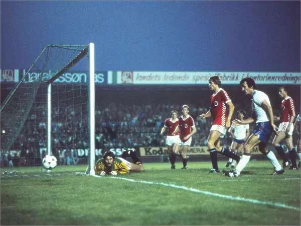 Tore Antonsen makes yet another save against England in 1981