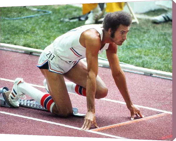 Alberto Juantorena in the blocks before the 400m Final at the 1976 Olympics