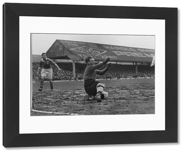Wolves keeper Bert Williams dives in the Portman Road mud in 1949  /  50