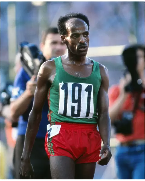 Miruts Yifter completes the 5000m  /  10, 000m double at the 1980 Moscow Olympics