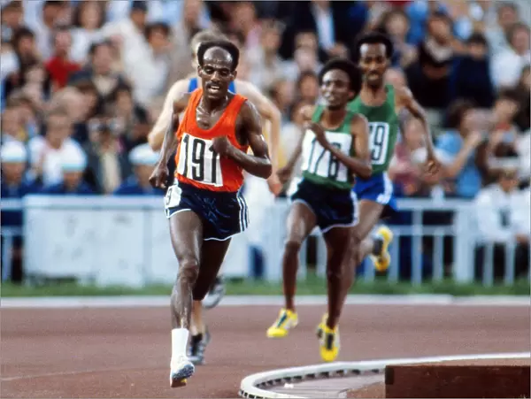 Miruts Yifter rounds the final bend to win the 10, 000m final at the 1980 Moscow Olympics