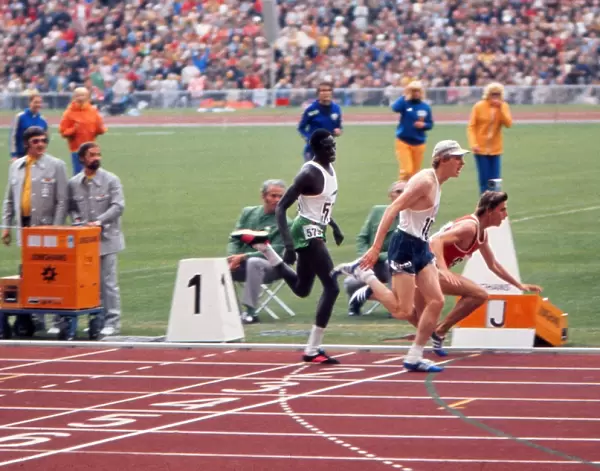 The USAs Dave Wottle wins the 800m final at the 1972 Munich Olympics