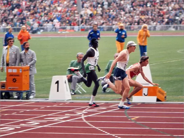 The USAs Dave Wottle wins the 800m final at the 1972 Munich Olympics