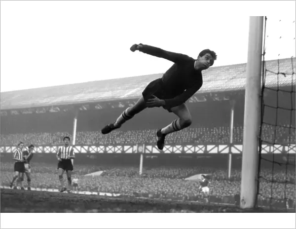 Sunderland goalkeeper Peter Wakeham during the 1959 FA Cup