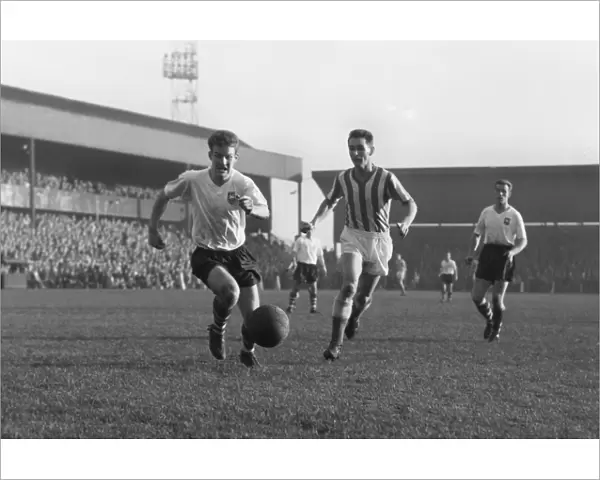 Prestons George Ross and Sunderlands Brian Clough compete for the ball in 1961  /  2