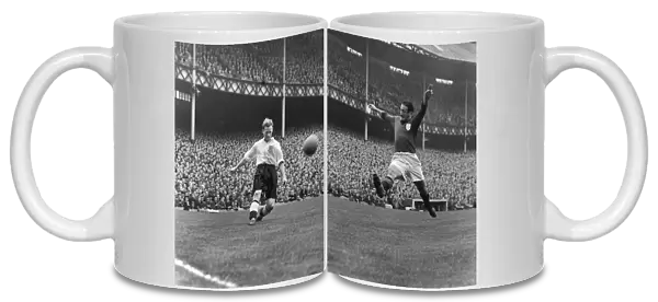 Englands Tom Finney crosses against Portugal in 1951