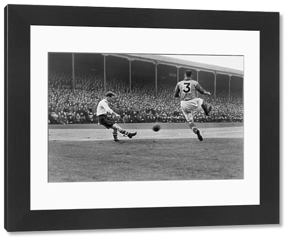 Tom Finney crosses the ball against Leeds United in 1950