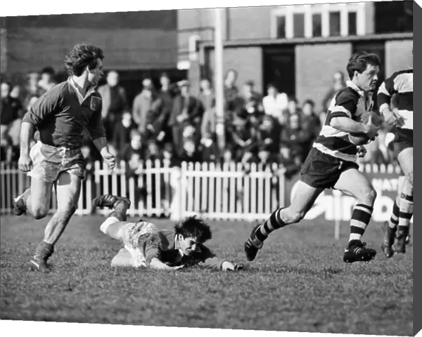 Huw Davies makes a break for the Barbarians during the 1982 Mobbs Memorial Match