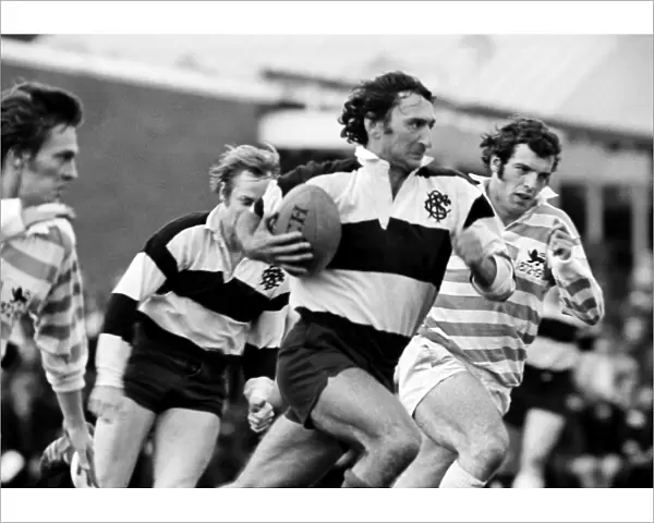 Pierre Villepreux runs with the ball for the Barbarians in 1972
