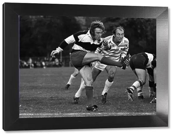 Jan Webster kicks ahead for the Barbarians