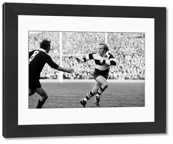 David Duckham makes a break for the Barbarians in 1974