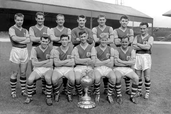 Burnley F. C. 1960  /  61 Team Group Burnley - 1960  /  61 Division 1 Champions