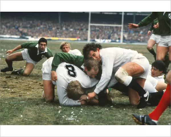 Irelands Trevor Ringland scores against England - 1986 Five Nations Championship