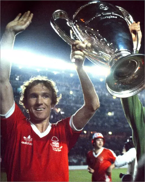 Nottingham Forests Ian Bowyer lifts the European Cup