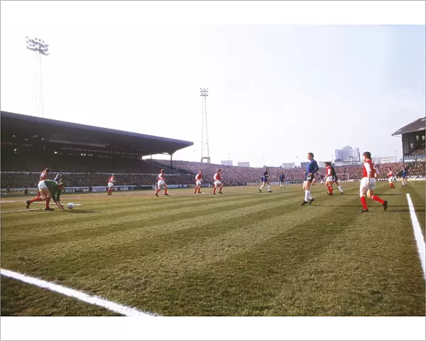 Chelsea take on Arsenal in the 1972  /  3 FA Cup