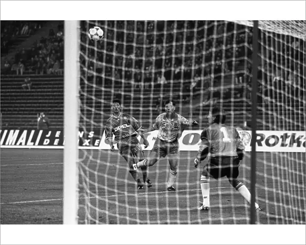 Norwichs Mark Bowen heads his goal against Bayern in 1993 +