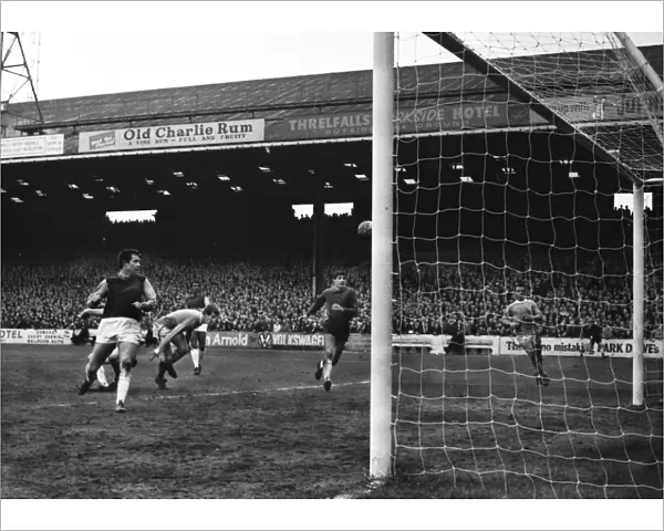 Manchester Citys Mike Doyle scores against West Ham in 1967  /  8