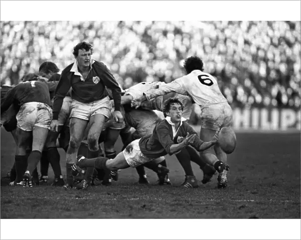 Irelands John Robbie dive-passes against England - 1981 Five Nations