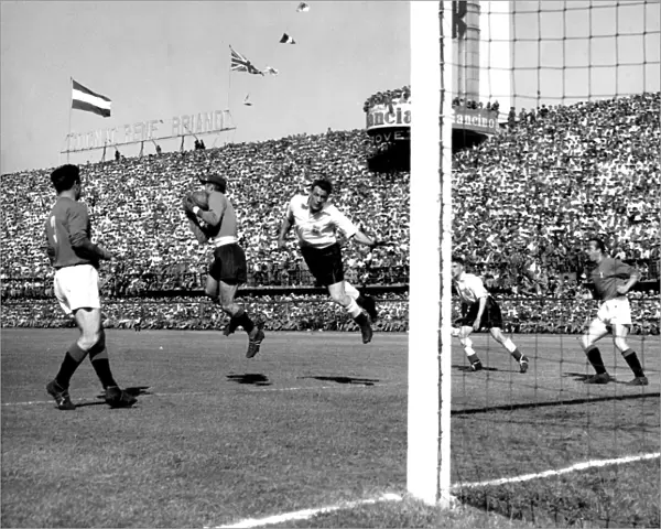 England face Italy in Florence in 1952 +