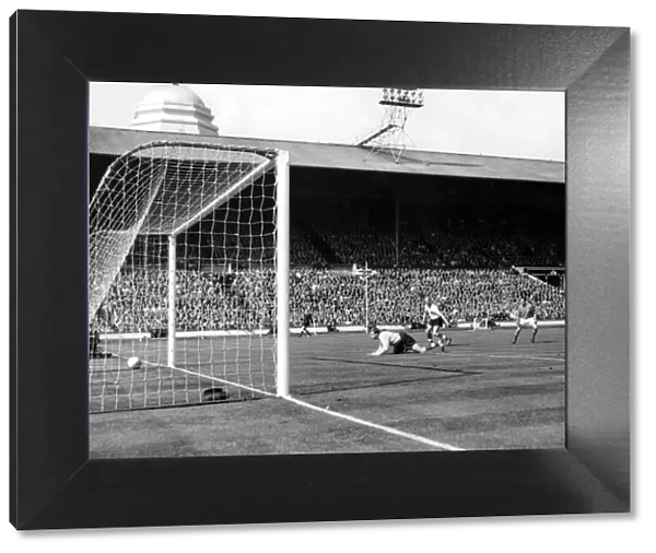 Mariani scores for Italy against England at Wembley in 1959 +