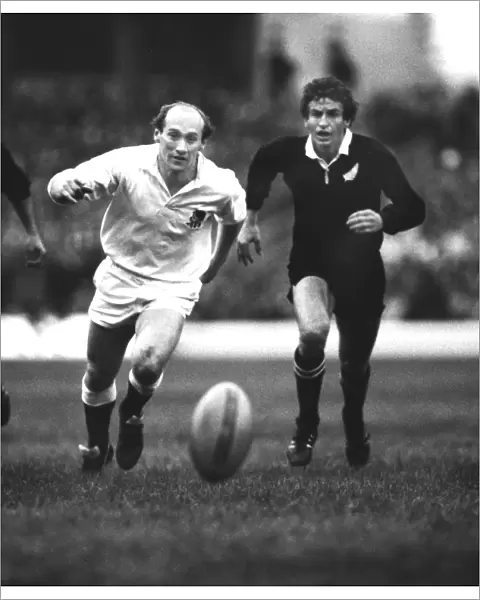 Les Cusworth and Robbie Deans chases after the ball at Twickenham in 1983