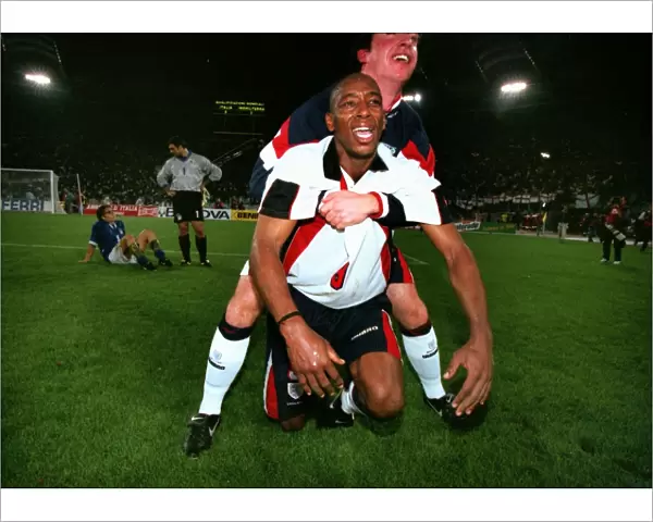 Englands Ian Wright and Robbie Fowler celebrate qualification to the 1998 World Cup