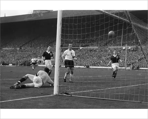 Englands Jimmy Greaves scores against Scotland in 1961