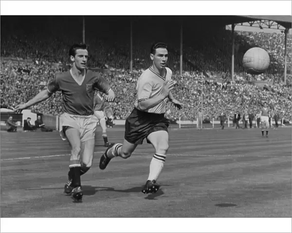 Dennis Viollet and Dennis Stevens - 1958 FA Cup Final