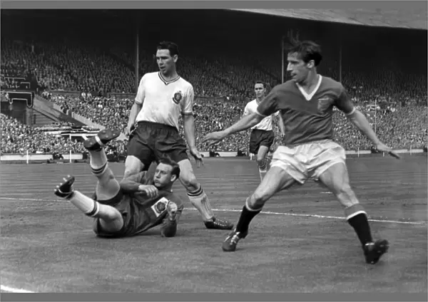 Dennis Viollet and Eddie Hopkinson - 1958 FA Cup Final
