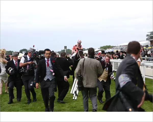 Luke Nolan and Black Caviar are surrounded by photographers at Royal Ascot