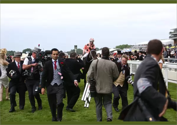 Luke Nolan and Black Caviar are surrounded by photographers at Royal Ascot