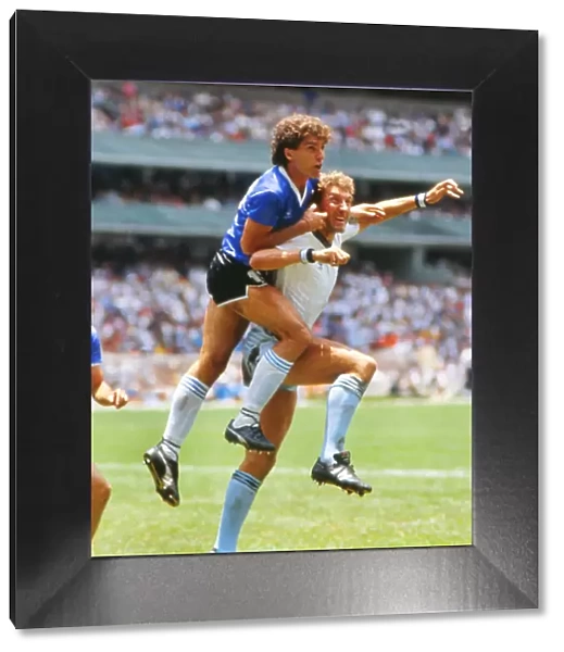Englands Terry Butcher and Argentinas Oscar Ruggeri - 1986 World Cup