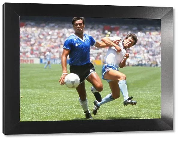 Englands Steve Hodge and Argentinas Jose Luis Brown - 1986 World Cup