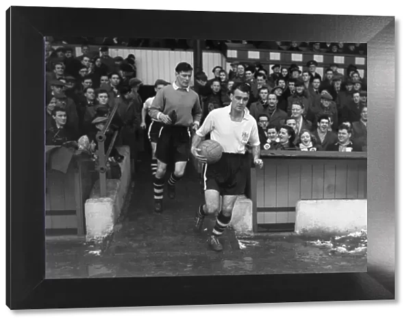 Burys Stan Pearson leads out his side at Gigg Lane during the 1955  /  6 FA Cup