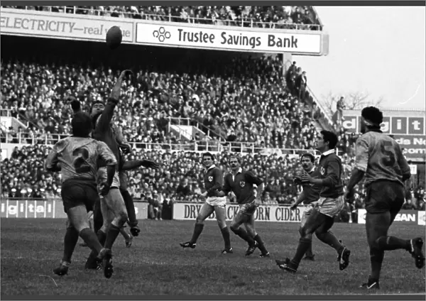 Ireland take on France - 1985 Five Nations