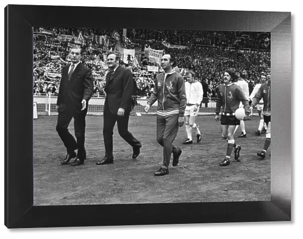 Sunderland manager Bob Stokoe (right) and Leeds United manager Don Revie lead out their teams onto the Wembley pitch for the 1973 FA Cup Final