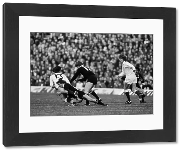 Englands Tony Bond and Nick Preston take on the All Blacks in 1979