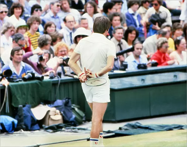 Jimmy Connors make a rude gesture behind his back at the 1977 Wimbledon Championships
