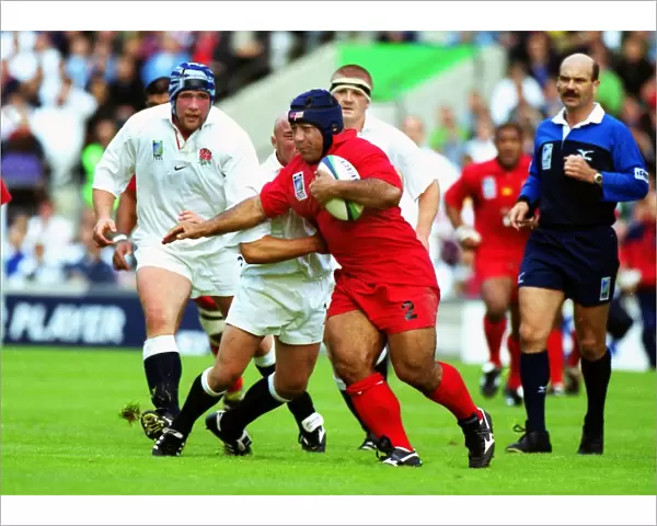 Tongas Fe ao Vunipola on the charge against England - 1999 Rugby World Cup