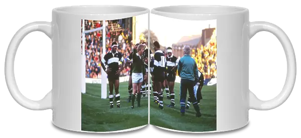 Fijis Tevita Vonolagi is sent-off against England in 1989