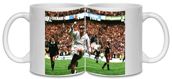 Englands Brian Moore celebrates victory over the All Blacks in 1993