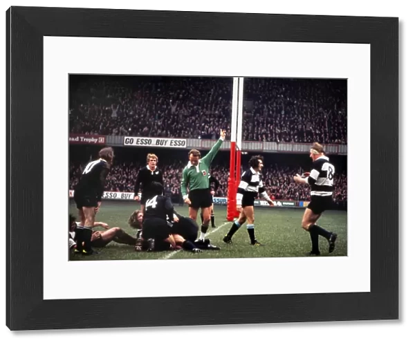 Fergus Slattery scores for the Barbarians against the All Blacks in 1973