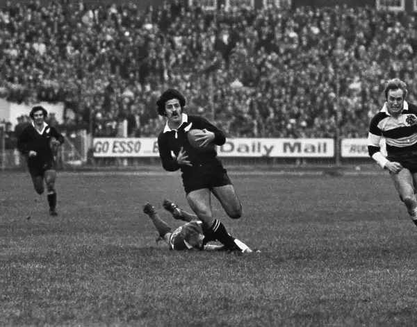 Bryan Williams makes a break for the All Blacks against the Barbarians in 1973