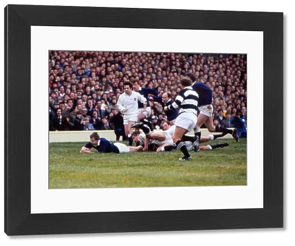 Roy Laidlaw scores against England - 1983 Five Nations