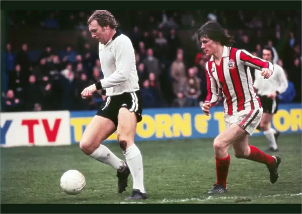 Fulhams Bobby Moore and Sheffield Uniteds Simon Stainrod
