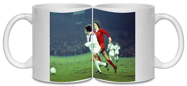 Crystal Palaces Barry Silkman and Liverpools Phil Neal - 1976  /  7 FA Cup